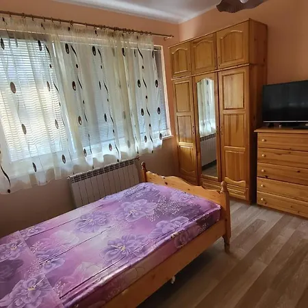 Apartment Апартамент За Гости 