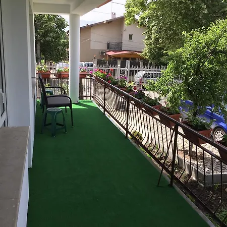 Апартамент АПАРТАМЕНТ ЗА ГОСТИ  Александра